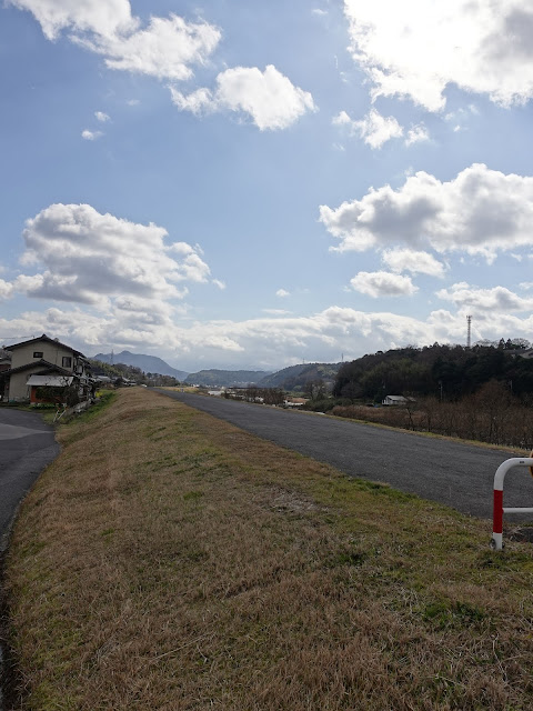 鳥取県西伯郡伯耆町吉長　伯耆町役場　日野川