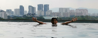 La piscina infinita del Expressionz at KLCC.