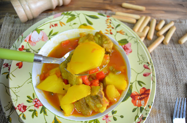 estofado, estofados, estofado de patatas, estofado de patatas y costilla, patatas con costilla, estofado de patatas con costilla, las delicias de mayte,