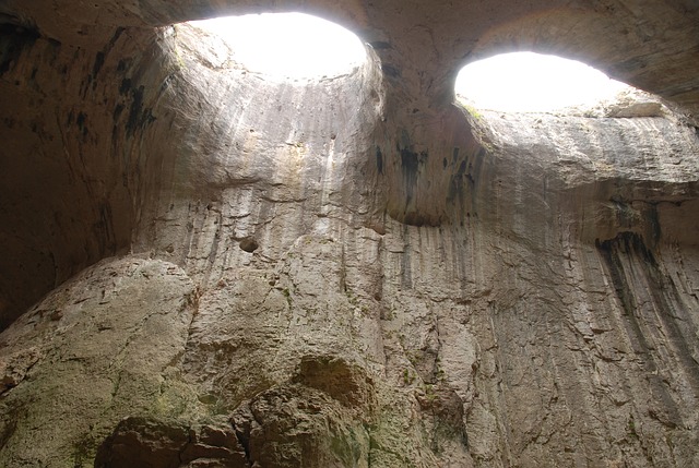 Cueva Prohodna Ojos de Dios Bulgaria