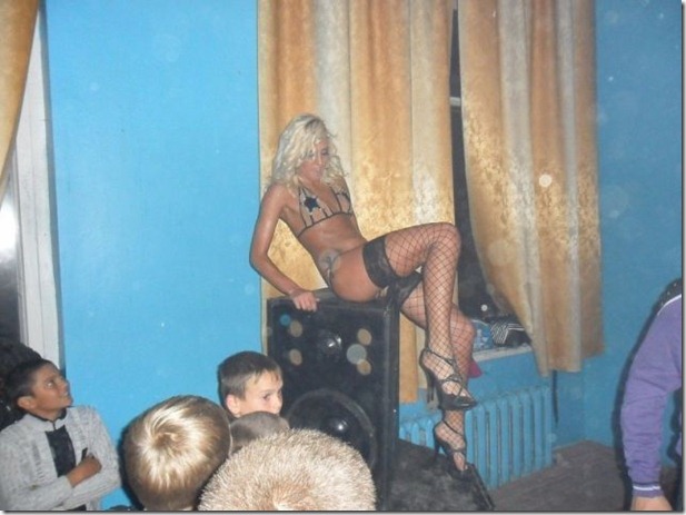 middle-school-striptease-2
