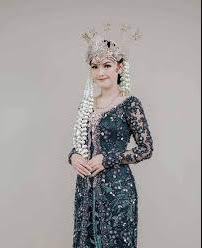 Kebaya pengantin simple tapi elegan