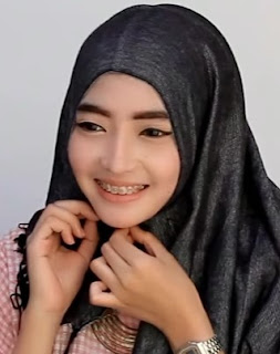  Model Hijab Pashmina Untuk Wajah Bulat Jadi Terlihat Tirus 