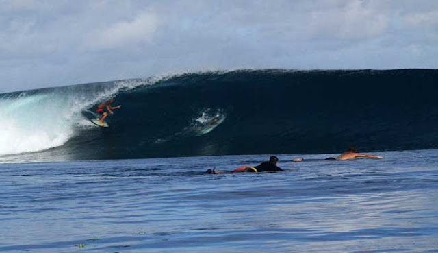 SPOT SURFING TERBAIK DI KEPULAUAN MENTAWAI 