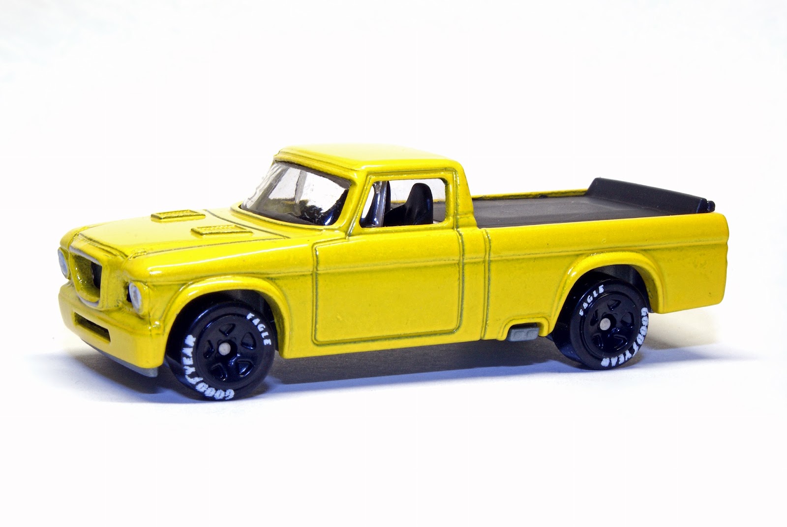 JUAL MAINAN MOBIL HOT WHEELS 63 STUDEBAKER CHAMP YELLOW GOOD YEAR