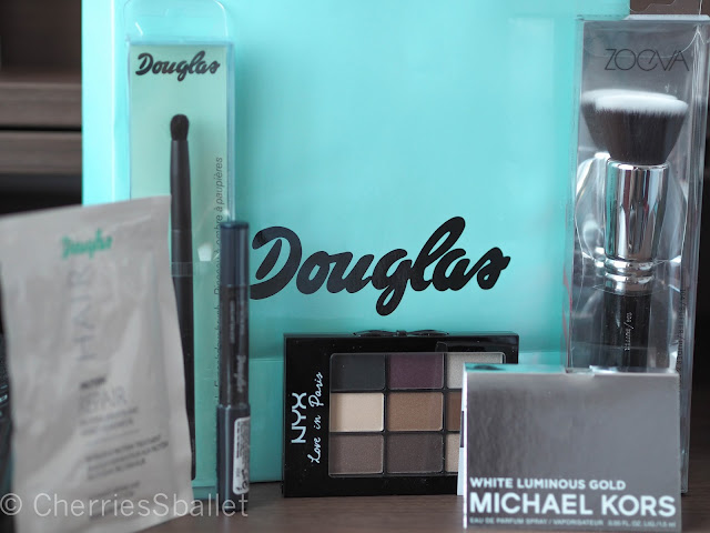 Douglas Hair Repair, Douglas Eyeshadow Brush, , Douglas Jumbo Eyeshadow in International Blue, NYX Love In Paris Eyeshadow Palette, Michael Kors White Luminous Gold, Zoeva 104 Face Buffer Brush