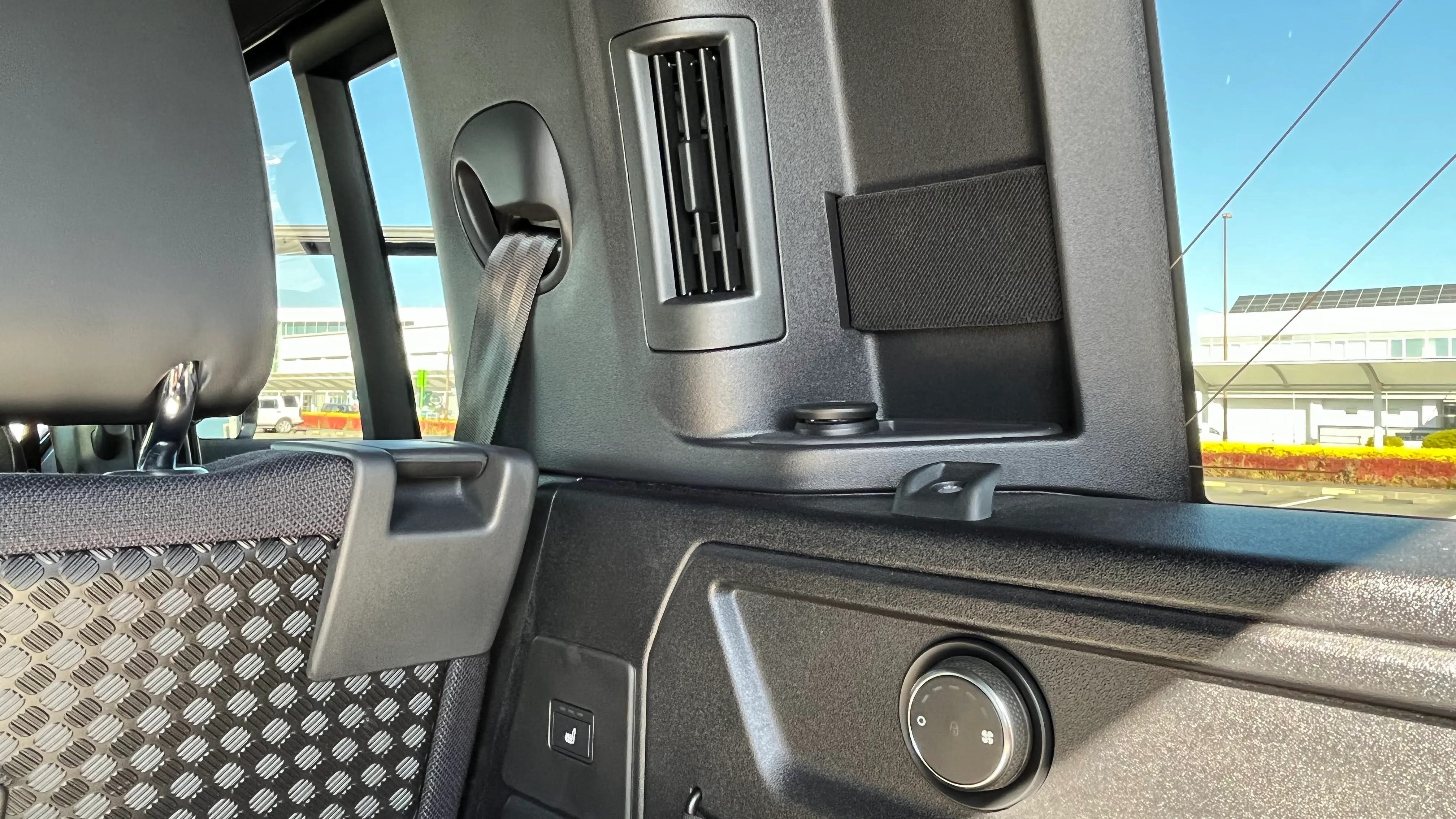 DEFENDER 110X third seat console