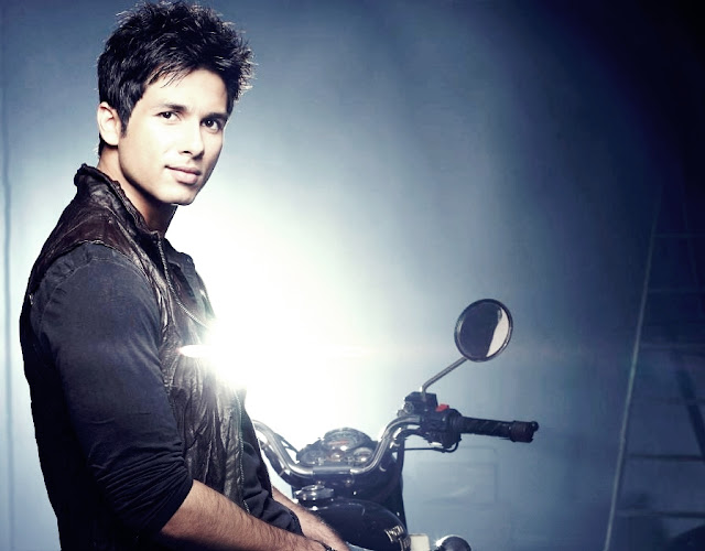 Handsome Hunk Shahid Kapoor Wallpaper