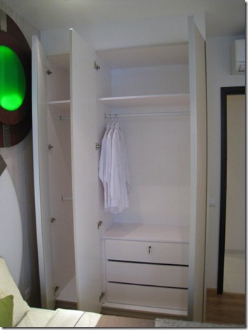 Bedroom2closet 01