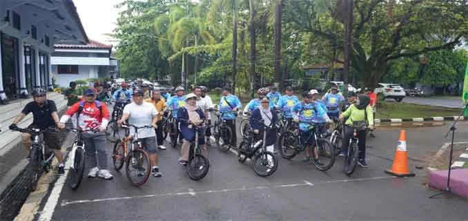 Pj Bupati Batang Apresiasi Antusiasme ASN dalam Kegiatan Sepeda Santai HUT Korpri Ke-52