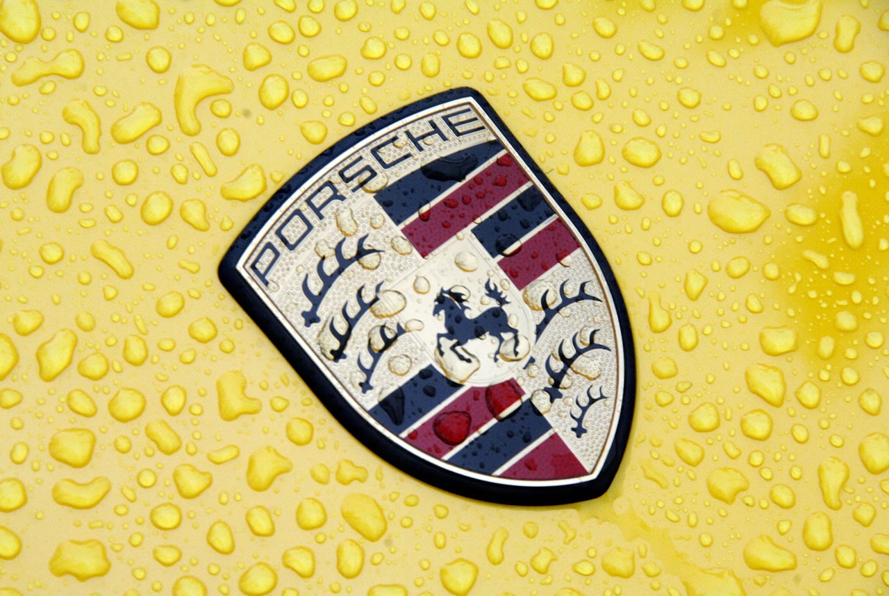 Porsche logo in rain 