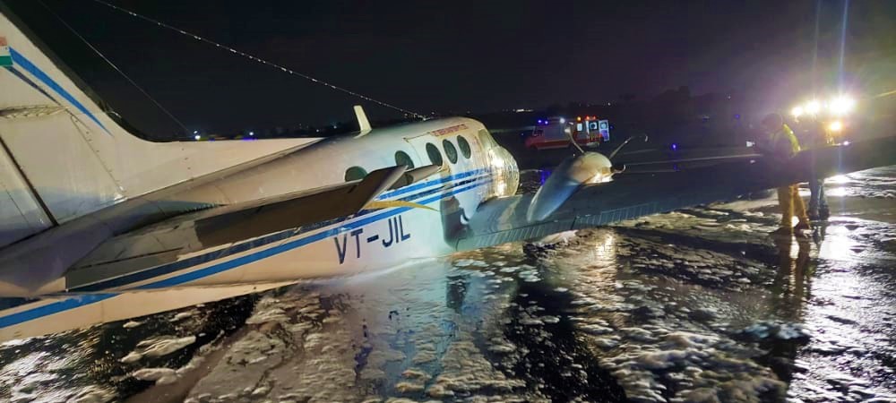 Emergency landing of an air ambulance on Mumbai airport