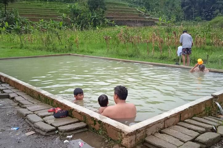 Paket Wisata Wonosobo ke Pemandian Air Hangat