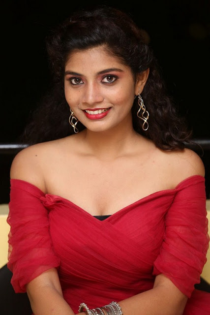 Spicy pics of telugu actress bindhu showing her cute cleavage hd pics