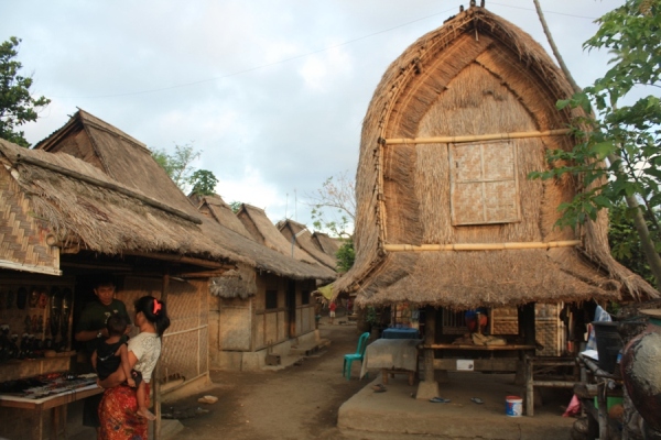 Rumah Tradisional Suku Sasak Indonesia Raja Alam Indah