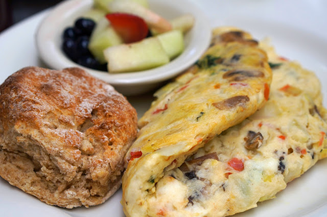 THUMBS UP DINER, ATLANTA, GEORGIA, OMELETTE ,BISCUIT, FRUIT