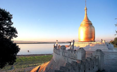 Bagan Pagoda at Irrawaddy