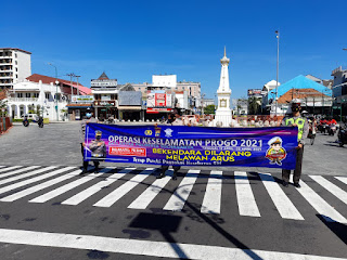 Satgas Preemtif Ops Keselamatan Progo 2021 Bagikan Masker dan Hand Sanitizer Gratis