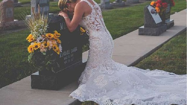 Η συγκλονιστική ιστορία πίσω από τη γυναίκα που πήγε ντυμένη νύφη στο νεκροταφείο! (ΦΩΤΟ)