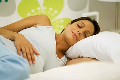 Posisi Tidur yang Baik Untuk Ibu Hamil