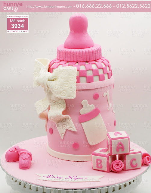 Bánh sinh nhật đẹp hình bình sữa mầu hồng tặng bé gái