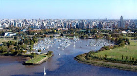  Panorámica de la capital de la República Argentina, situada en la región centro-este del país, sobre la orilla occidental del río de la Plata.