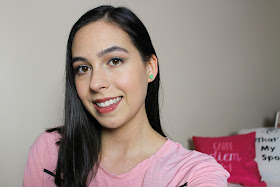 Maquiagem bronzer com delineado colorido esfumado