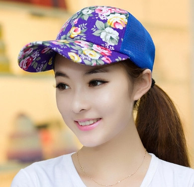 Tips Tampil Cantik  Pakai  Topi  Sesuai Baju yang Dikenakan 