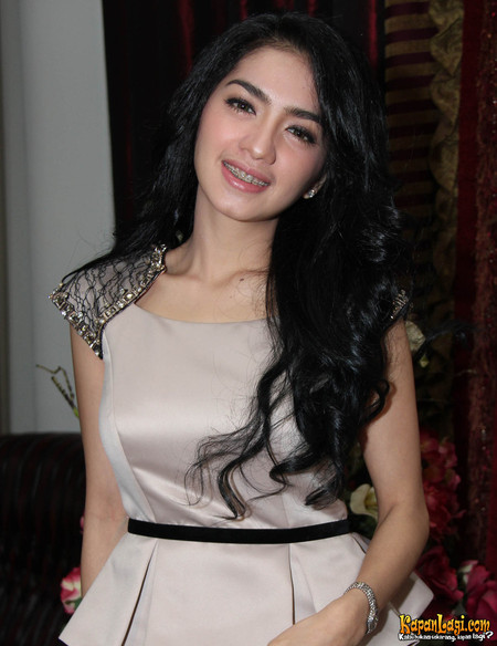 Angel Karamoy - Artis cantik Sexy Hot indonesia