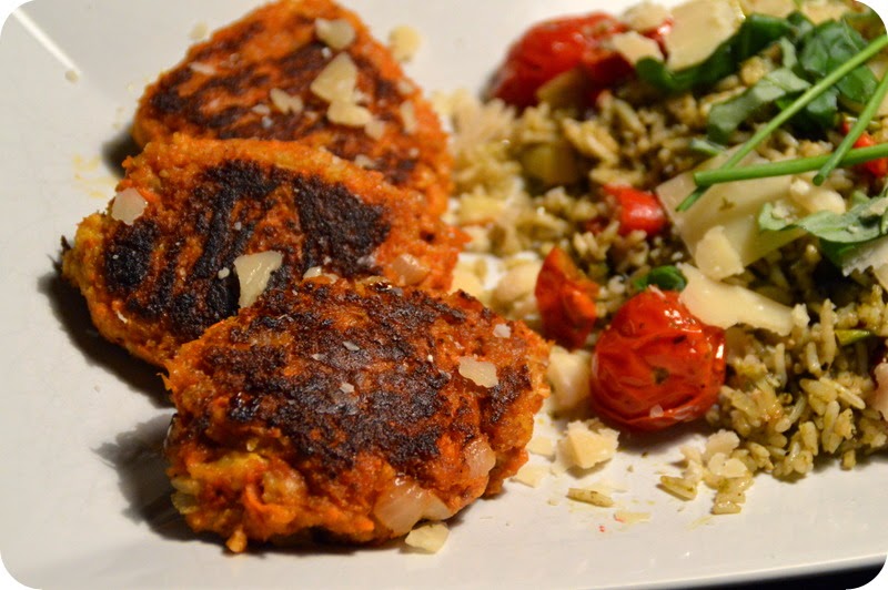 Salat mit Hafer-Möhren-Bratlingen