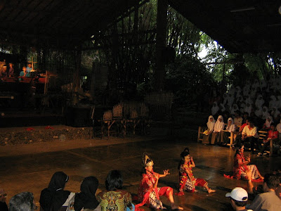 Topeng dance