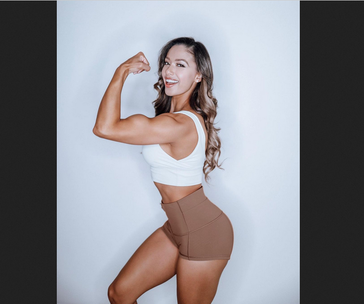 Female fitness model: Lais Deleon.