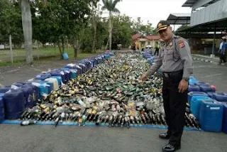 Polres Indramayu Musnahkan Ribuan Botol Minuman Keras Dan Narkoba.