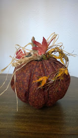 No Sew Pumpkin @craftsavy, #craftwarehouse, #Fall, #Fabric, #homedecor, #pumpkin