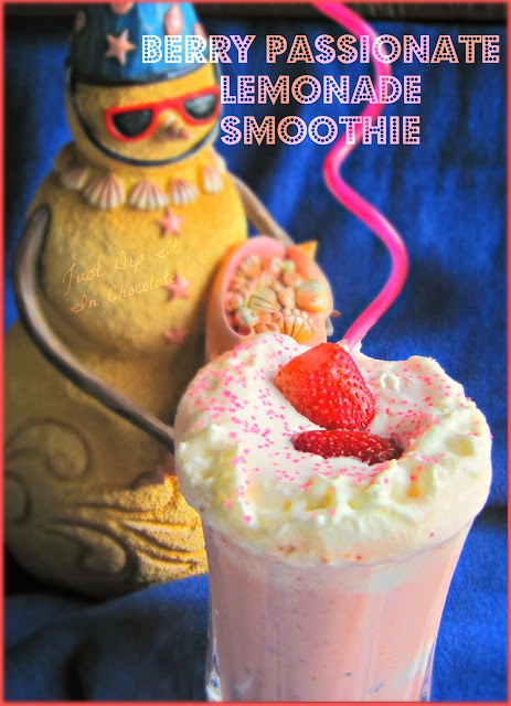 Berry Passionate Smoothie Recipe, for those who have a sunny tropical Christmas or if you long for a tropical flavored drink while the snow is falling outside your window, this is the recipe for you! #smoothie #passionfruit #holiday