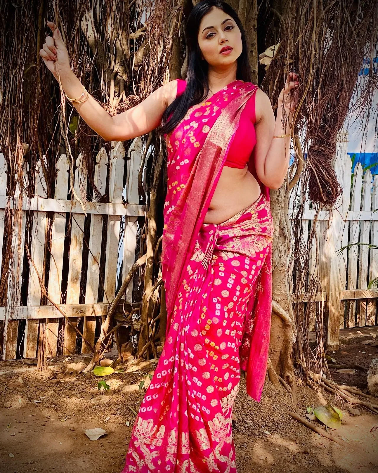 reema worah navel saree indian tv actress