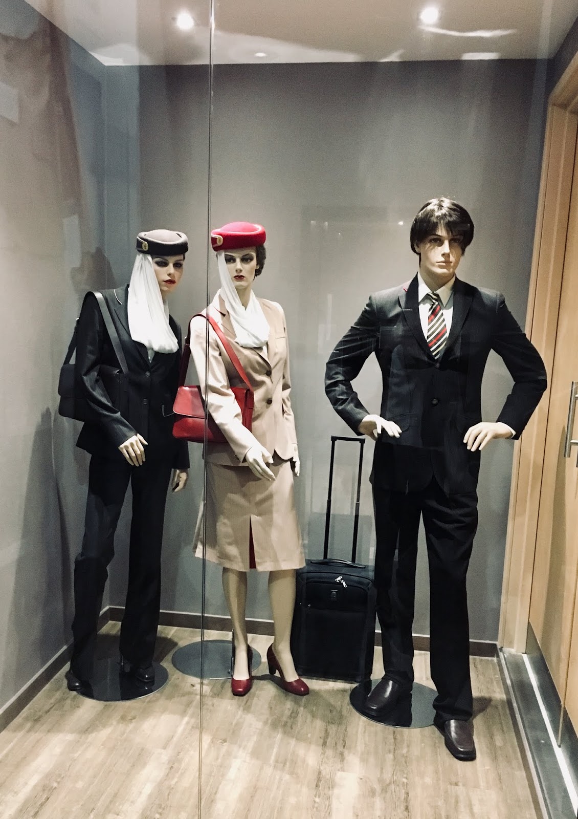 外資系エアライン受験に最適な服装 身だしなみとは ドバイへの扉 アラサーolの外資系ca転職記