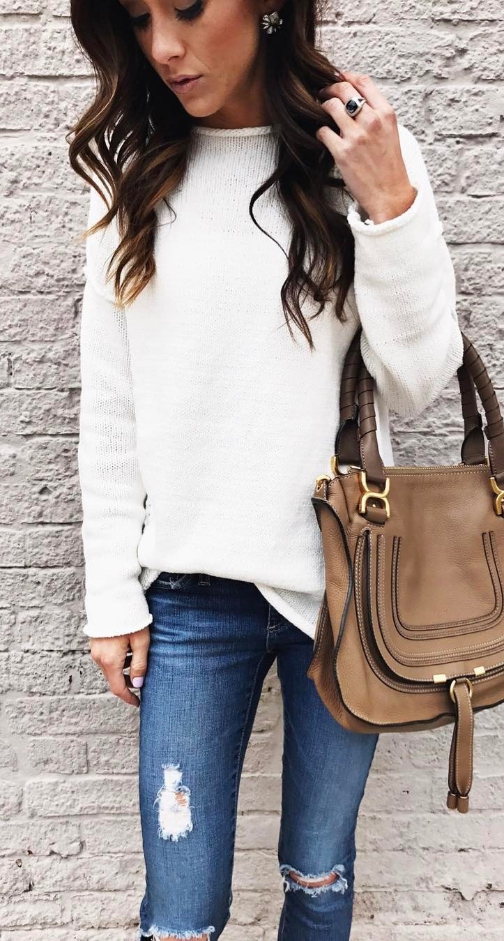 trendy ootd / white sweater + rips + bag