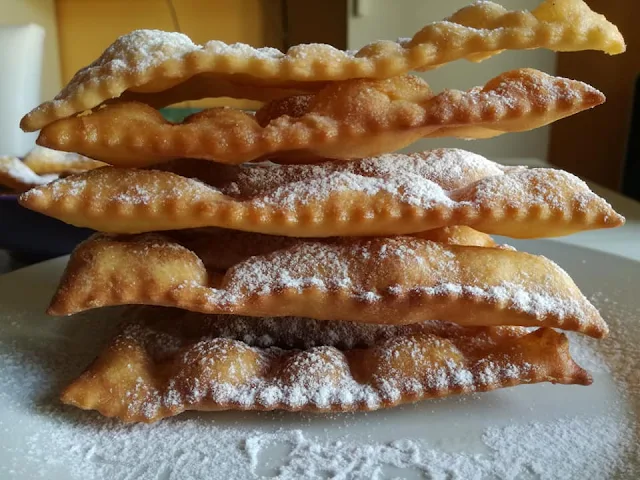 Chiacchiere croccanti e piene di bolle