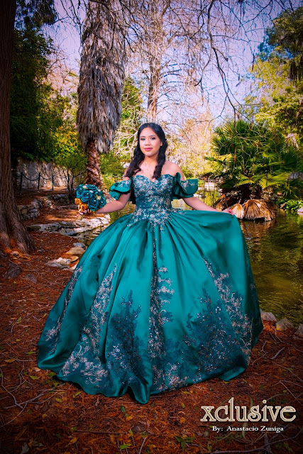 Quinceanera professional Photographer in Los Angeles and San Fernando Valley.