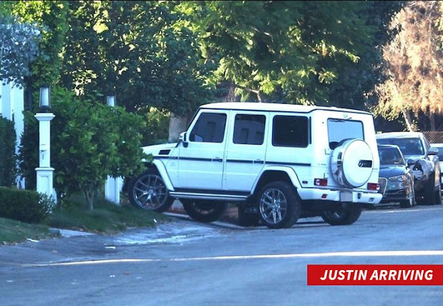 Exes Justin Bieber & Selena Gomez hang out together at her place (photos)