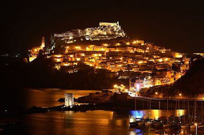 Castelsardo, in Sardegna, di notte