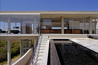 High End House in Brazil with infinity pool and elevator