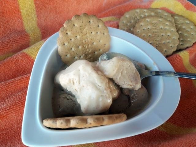 Helado de galletas María