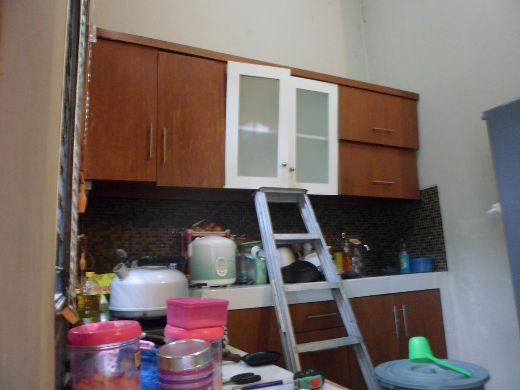  Lemari  Dapur  Atas  Kuat Menggantung di Dinding Furniture 