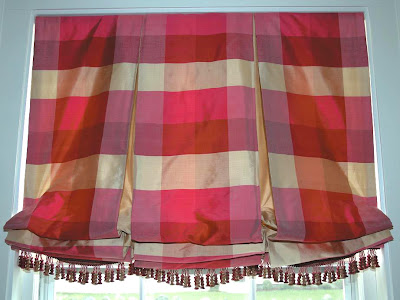 These pleated balloon shades, of brilliant Dupione silk plaid, are made even more appealing with crescent-shaped hems customized by intriguing little spiral tassels. Click to see.