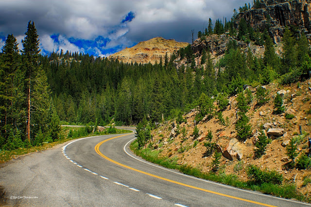 Beartooth Mountains highway wilderness Wyoming Montana geology rocks travel trip fieldtrip roadtrip copyright RocDocTravel.com