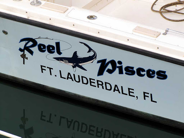 Pubblicità Reel Pisces su barca, Livorno