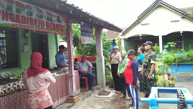 BABINSA DAMPINGI TIM PENILAI ADIPURA I DESA NGADIREJO