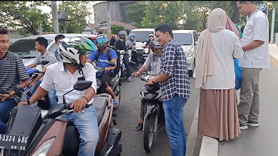 Sanggar Seni Pucok Meuh Provinsi Aceh Turun Ke Jalan, Lakukan Aksi Berbagi Berkah